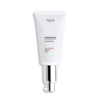 Satin Foundation: 06 CARAMEL