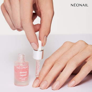Peeling do skórek i paznokci Strong Repair Nail and Cuticle Scrub 6,5 ml