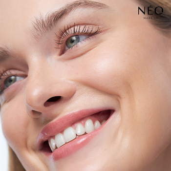 Sheer Foundation: 00 ALABASTER 