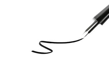 Eyeliner w pędzelku Pro Slim Liner