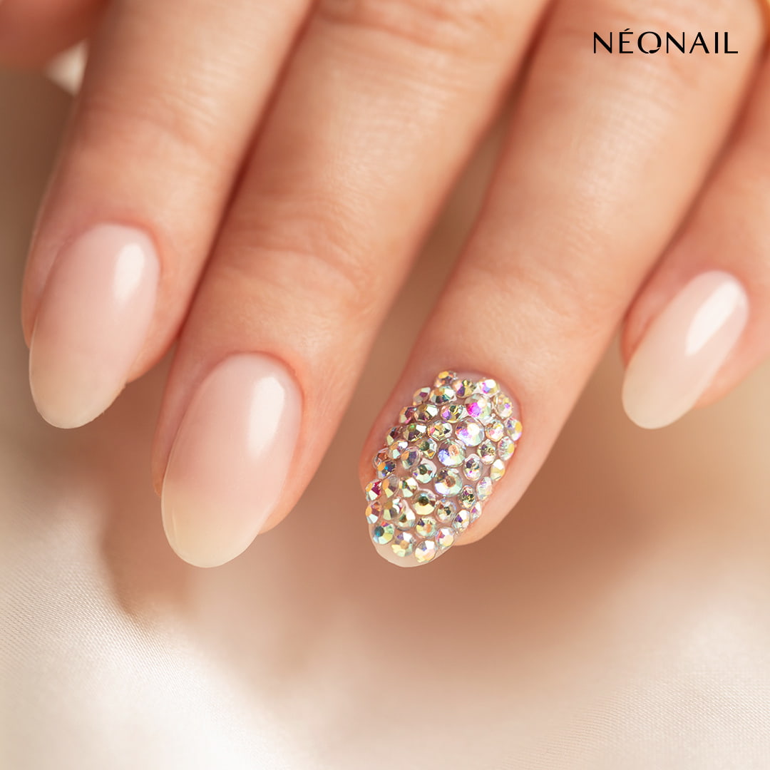 Manicure hybrydowy z wykorzystaniem cyrkonii multicolor