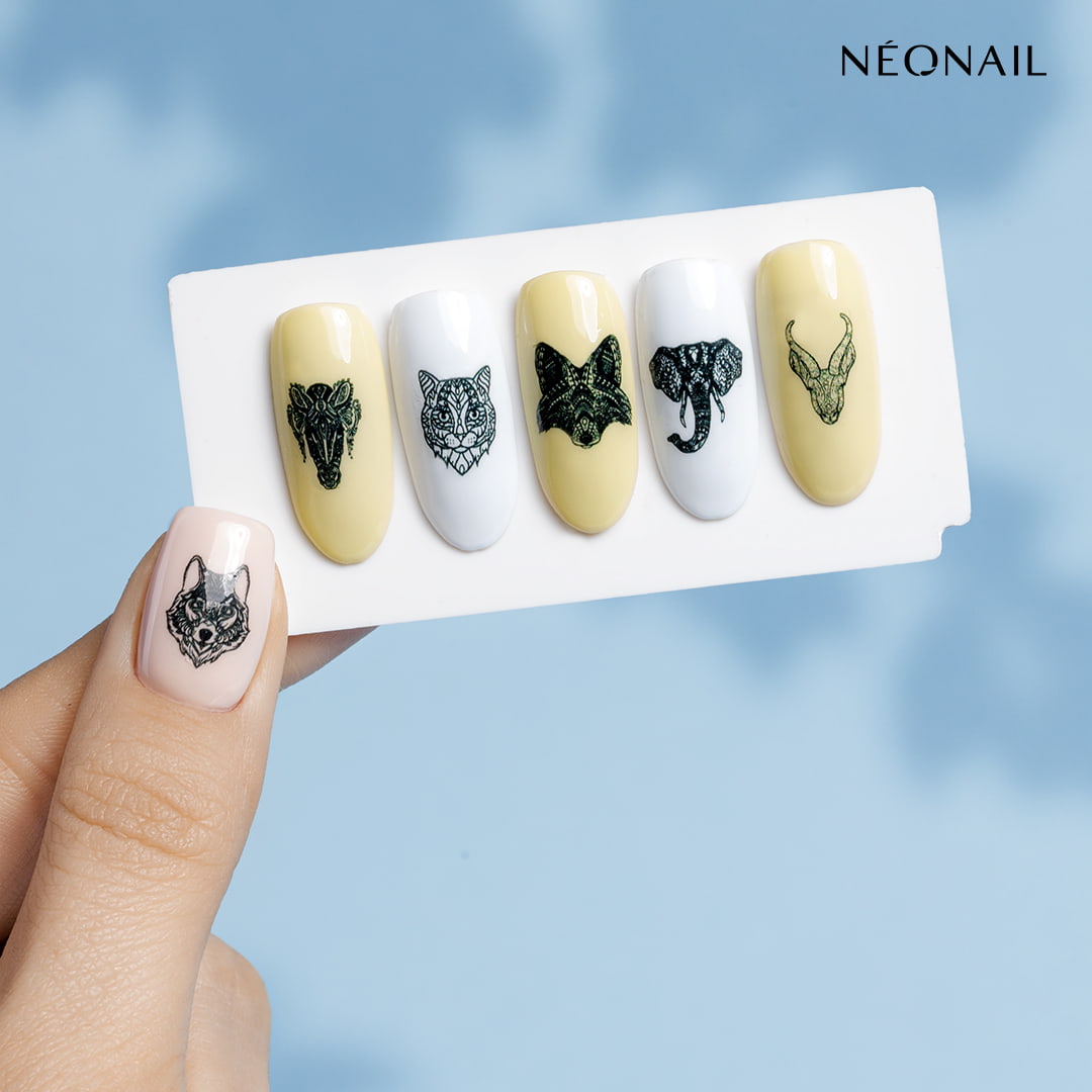Inspiracja na manicure hybrydowy z wykorzystaniem wiosennych naklejek wodnych