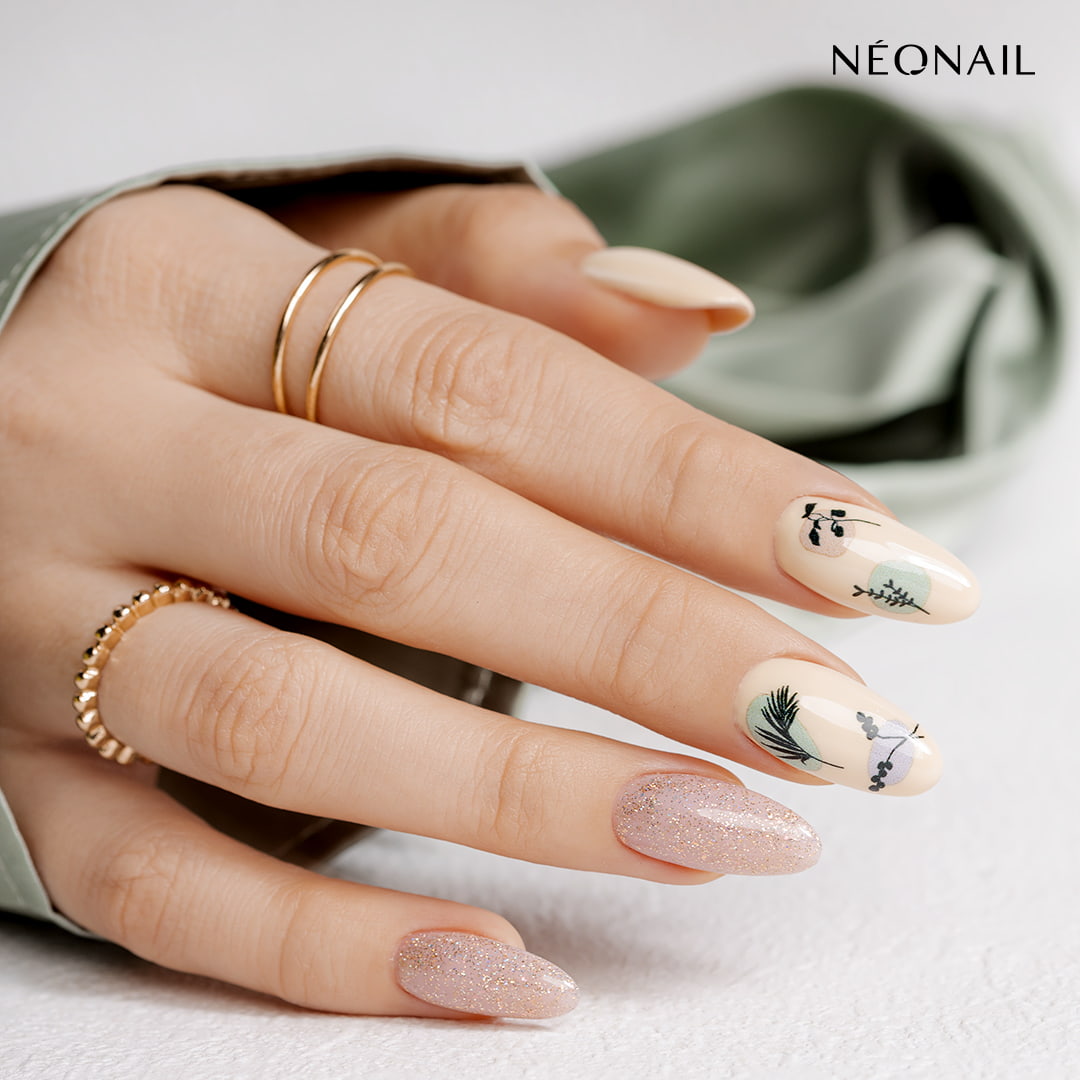 Inspiracja na wiosenny manicure z wykorzystaniem naklejek wodnych