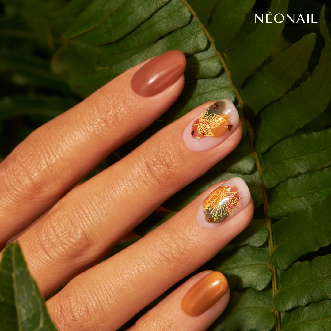 Zdobienie paznokci na jesień z użyciem stampingu i lakierów z kolekcji Love Your Nature
