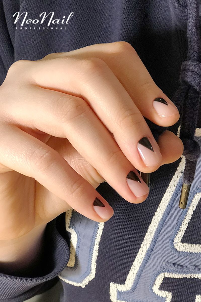 Subtelne zdobienia - manicure w najmodniejszych odcieniach sezonu