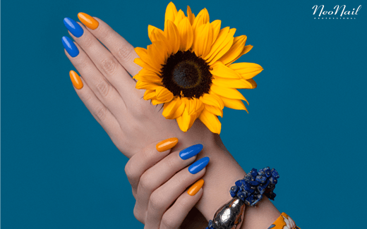 Kwieciście i wiosennie - to manicure w neonie