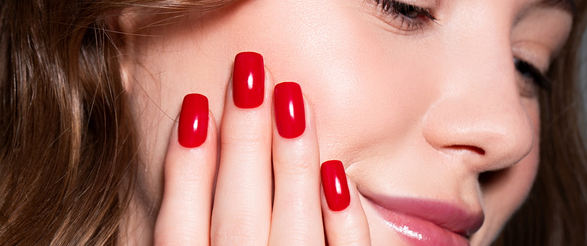 Szybki manicure hybrydowy - czy to możliwe? Lakiery 3w1