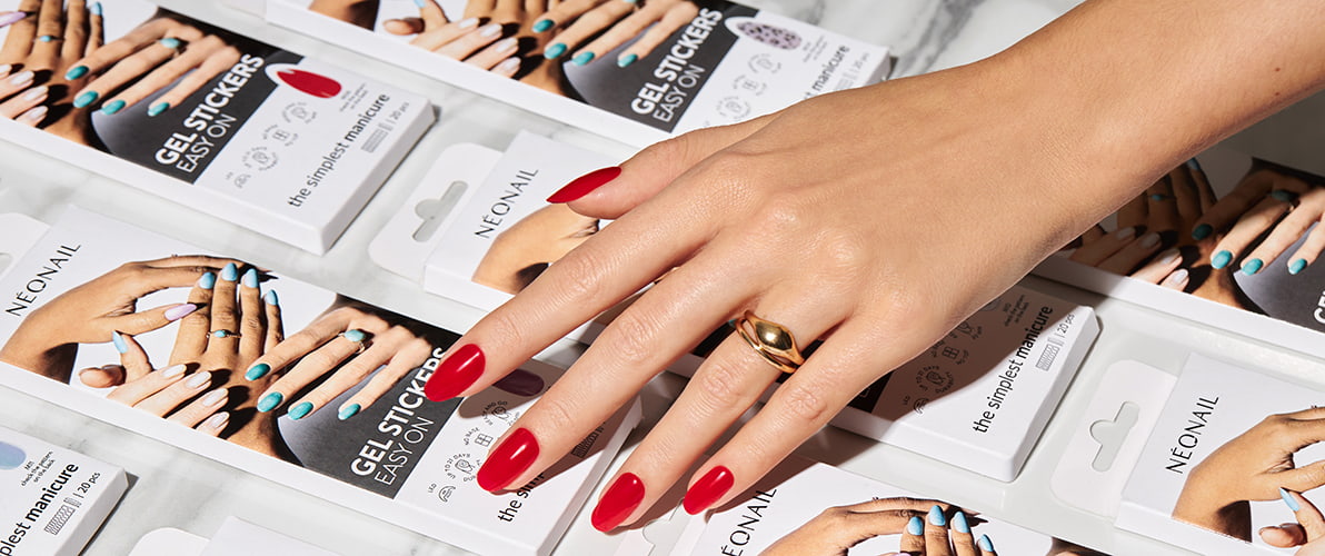 GEL STICKERS EASY ON – A REVOLUTION IN THE WORLD OF MANICURE AND PEDICURE