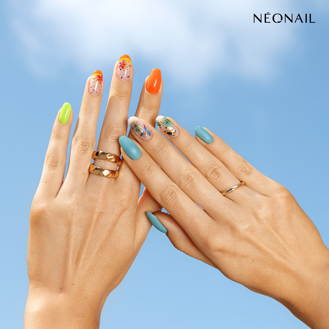 Inspiracja na letni manicure z wykorzystaniem naklejek wodnych Inspiracja na letni manicure z wykorzystaniem naklejek wodnych