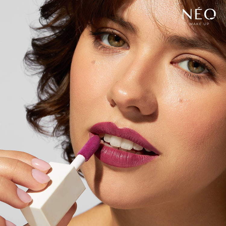 Color Lip Oil: 04 CLASSIC RED
